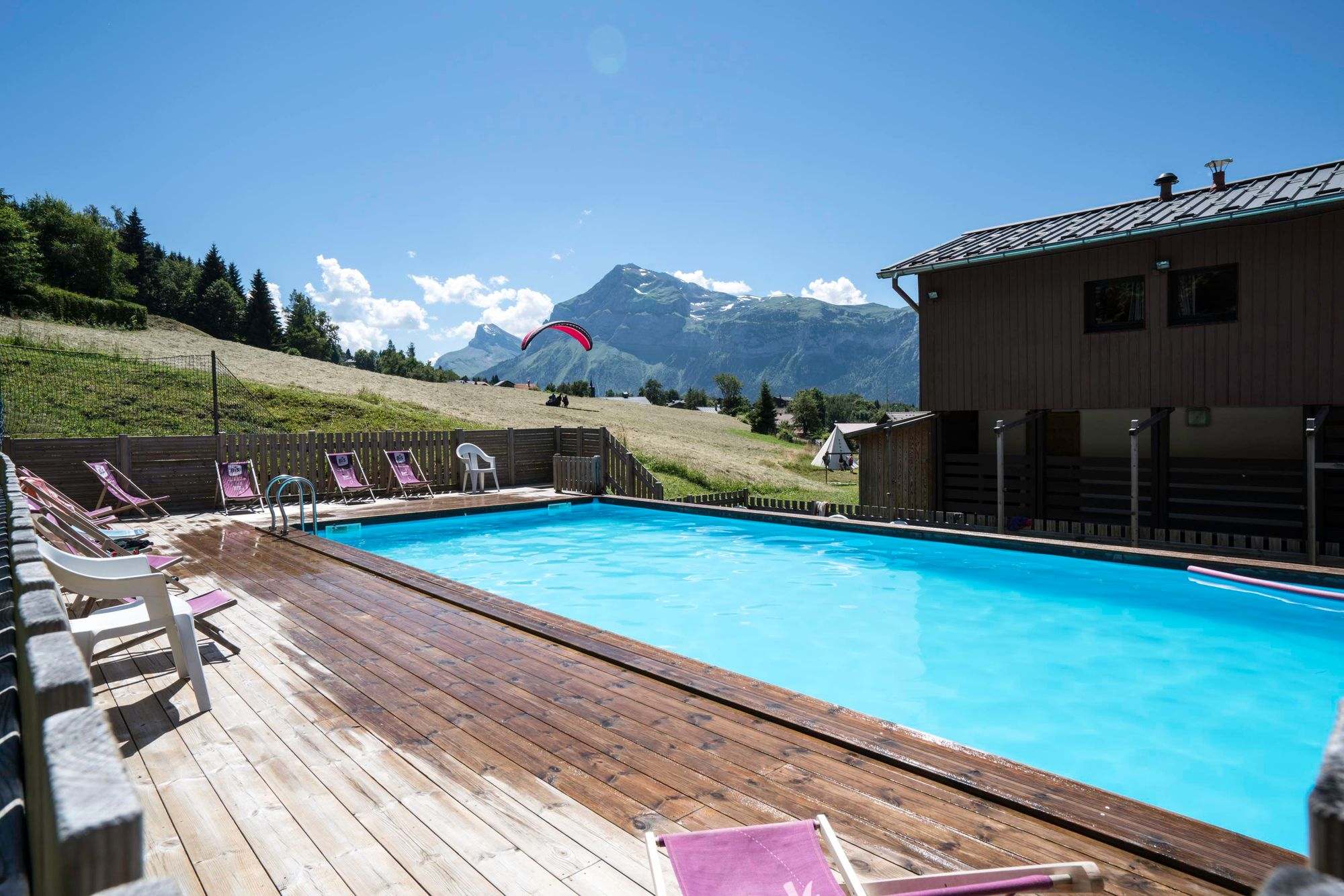 Piscine extérieure du Village Vacances Les Flocons Verts